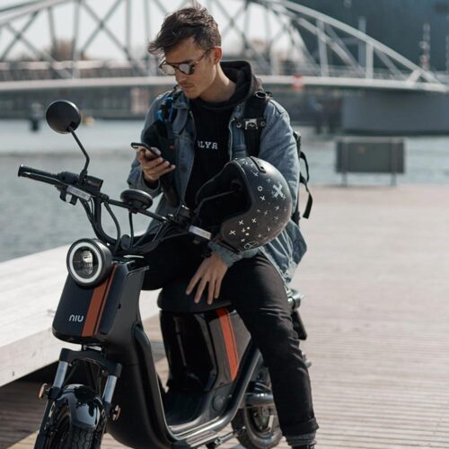 NIU UQi Sport Standard Range 25km/h Svart Elmoped - Bild 5